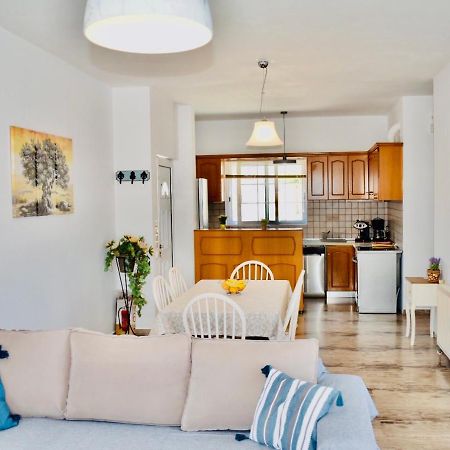 Cozy Renovated Apartment "Filoxenia" Като Дарацо Екстериор снимка
