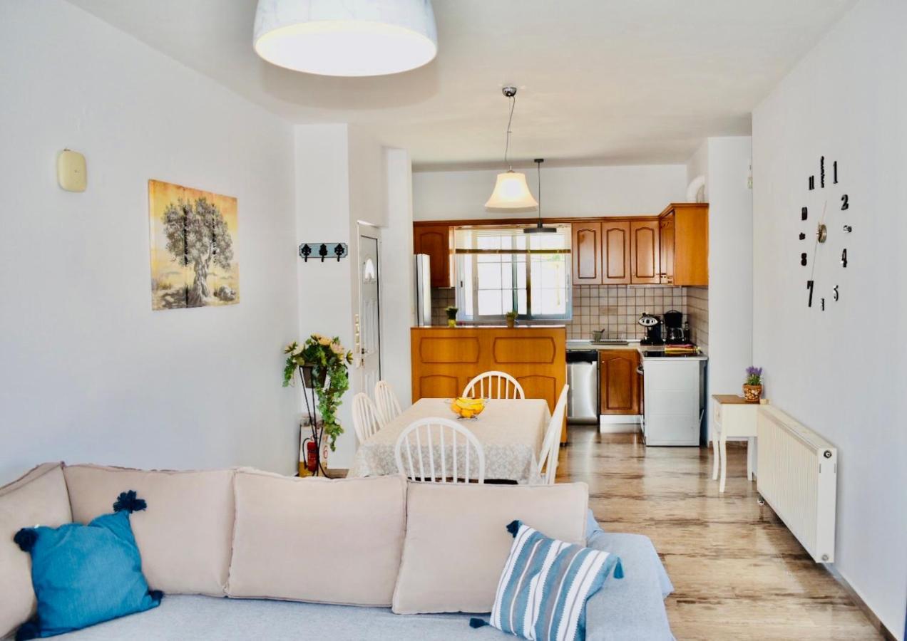 Cozy Renovated Apartment "Filoxenia" Като Дарацо Екстериор снимка